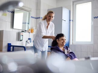 Stationshelfer in einer Klinik in Freital