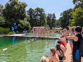 Mit Sonne im Herzen in einer wettertechnisch durchwachsenen Freibad-Saison 2025